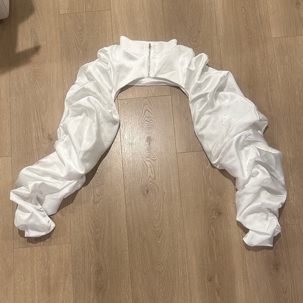 AKIRA White Ruched Sleeve Top